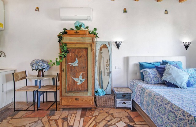 Apartment 'Casa De Mondo - Blue Room' with Shared Pool, Wi-Fi and Air Conditioning
