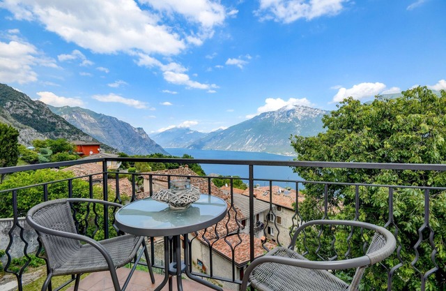 Apartment 'Casa Doss' with Lake View, Private Terrace and Wi-Fi