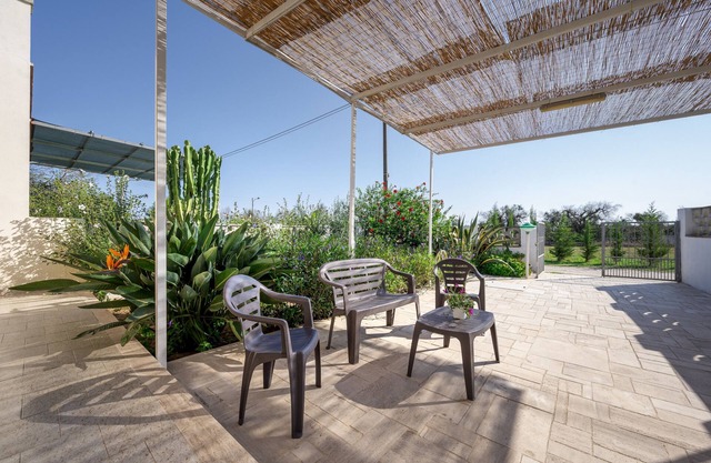 Apartment 'Casa Eleonora' with Private Terrace, Private Garden and Air Conditioning