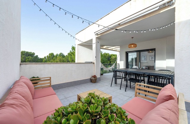 Apartment 'Casa Calafat' with Sea View, Private Terrace, WIFI and Air Conditioning