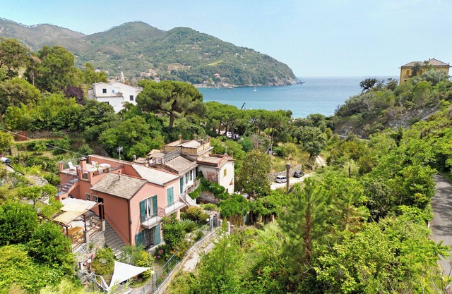 Apartment 'Casa Glicine Sul Mare' with Private Terrace, Shared Garden and Wi-Fi
