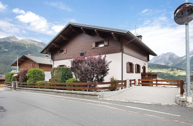 Apartment 'Casa Grafa Bormio' with Mountain View, Shared Garden & Wi-Fi