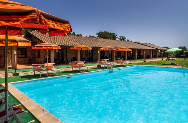 Apartment Casa Vacanza Il Carpignone 6 with Lake View, Shared Pool & Garden