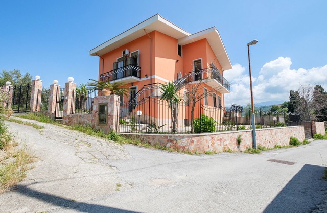 Apartment "Casa Stella Vista Eolie" with Shared Garden and Wi-Fi