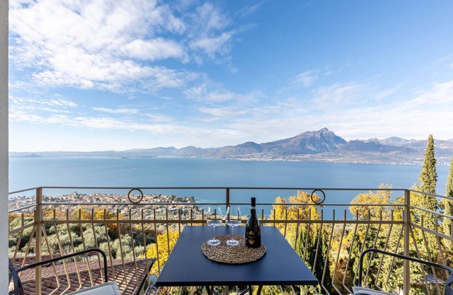 Apartment 'Casa Serena' with Lake View, Wi-Fi and Air Conditioning