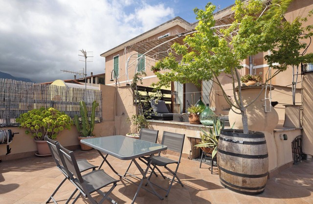 Apartment 'Casa Gecko' with Mountain View, Private Terrace and Wi-Fi