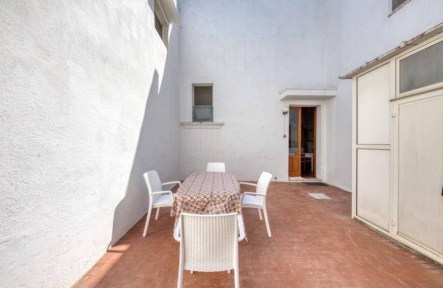 Apartment 'Casa Maddalena' with Private Terrace, Wi-Fi and Air Conditioning