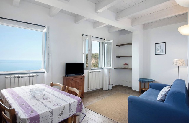 Apartment "Casa Mare Montaretto 1" with Sea View, Balcony & Wi-Fi