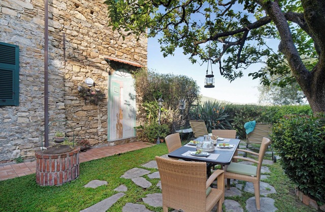 Apartment 'Casa Maria' with Sea View, Private Garden and Wi-Fi