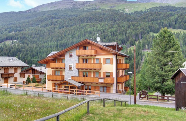 Apartment 'Casa Michela Trilocale 7' with Mountain View, Shared Terrace and Wi-Fi