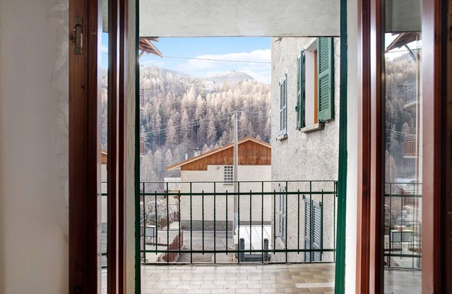 Apartment "Casa Miky" with Mountain View, Private Terrace & Wi-Fi