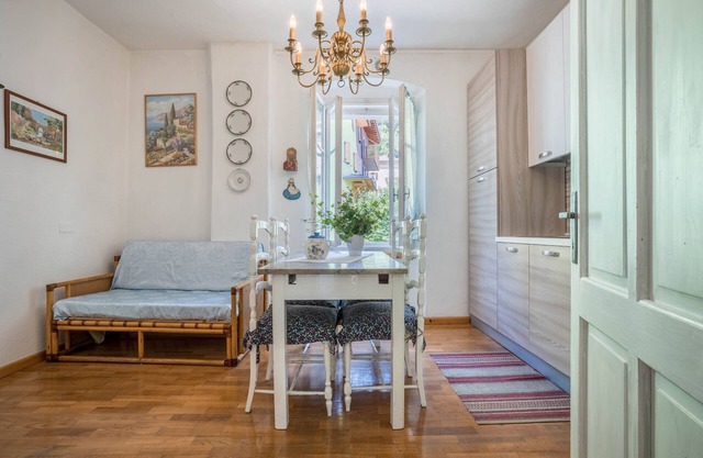 Apartment 'Casa Nel Borgo Edera' with Mountain View and Shared Garden