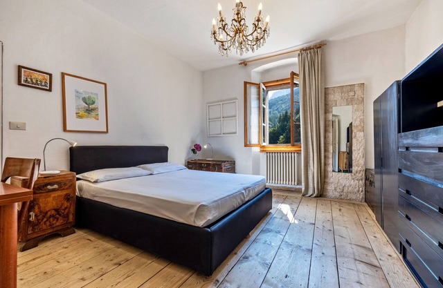 Apartment "Casa Nel Borgo Iris" with Mountain View and Shared Garden