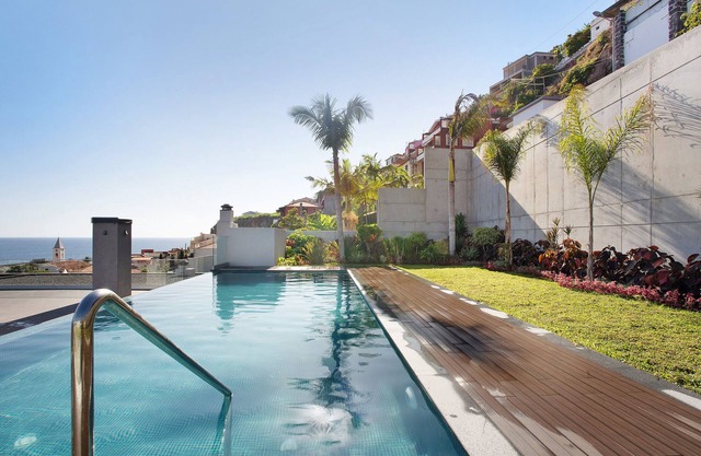 Apartment 'Casa Castanheta' with Sea View, Wi-Fi and Air Conditioning