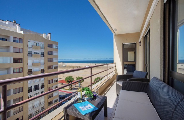 Apartment 'Casa Do Mar' with Sea View, Wi-Fi and Air Conditioning