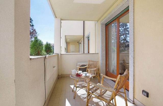 Apartment 'Casa Rosada Monza Autodromo' with Balcony, Wi-Fi and Air Conditioning