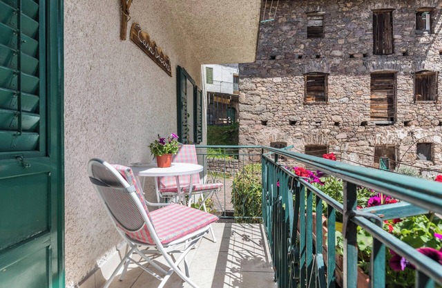 Apartment "Casa Sicina Alberto" with Mountain View, Wi-Fi & Balcony