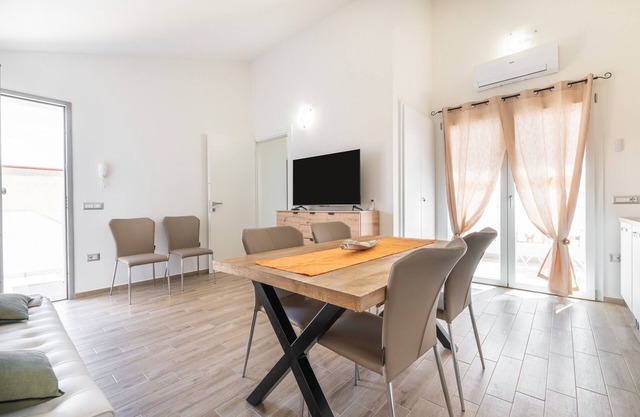 Apartment 'Casa Vacanze Alba Mar' with Balcony, Wi-Fi and Air Conditioning