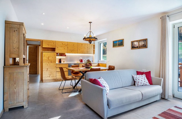 Apartment 'Casa Vacanza Peter Val Di Rabbi' with Mountain View, Shared Garden and Wi-Fi
