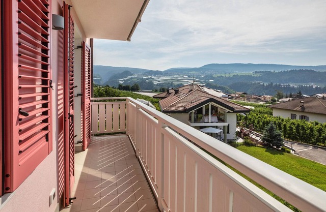 Apartment 'Casa vacanze Rosa 2' with Mountain View, Balcony and Wi-Fi