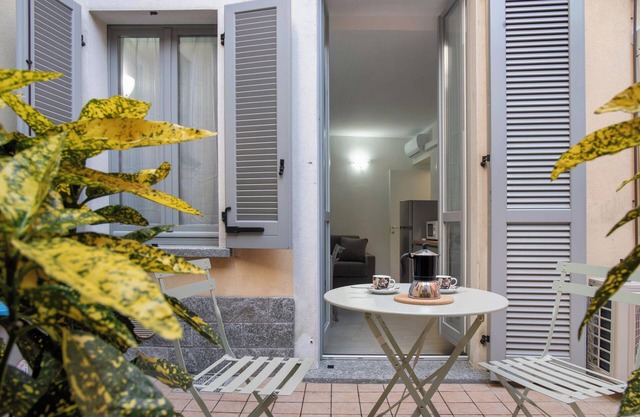 Apartment 'Casa Vincenza Lago Maggiore' with Private Terrace, Wi-Fi and Air Conditioning