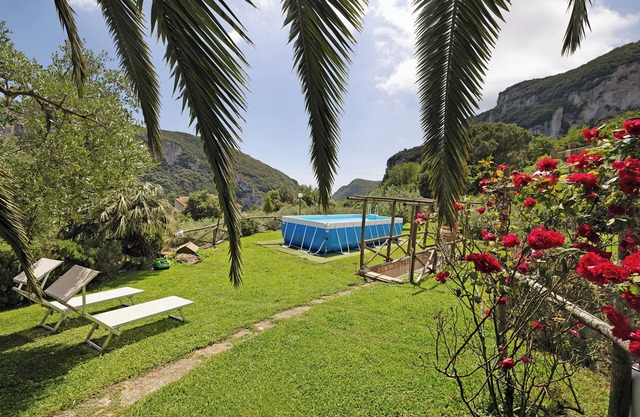Apartment "Casa Virginia - Vigna" with Sea View, Shared Pool & Wi-Fi