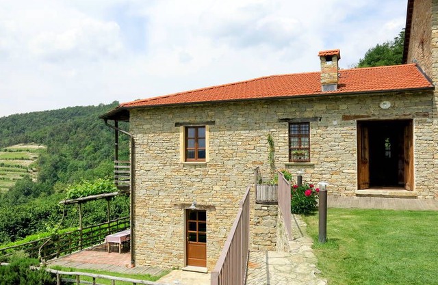 Apartment Cascina Barroero in Cortemilia, Piedmont - 8 persons, 3 bedrooms
