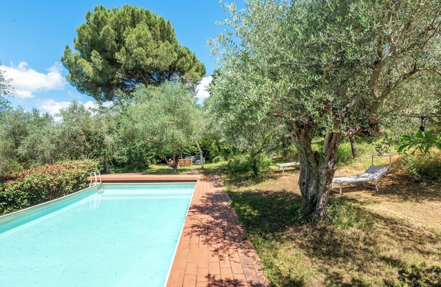 Apartment 'Caselunghe Exclusive' with Shared Pool, Wi-Fi and Air Conditioning