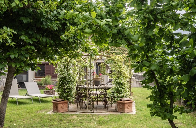 Apartment "Casetta Il Glicine" with Shared Pool & A/C