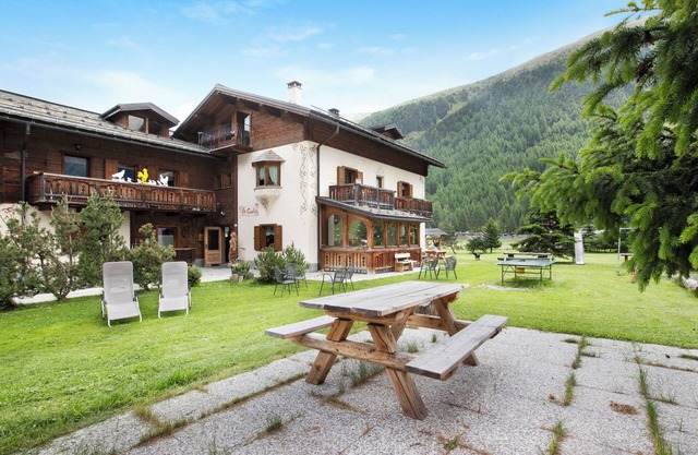 Apartment "Castagno Chalet Cambra" with Mountain View, Wi-Fi, Terrace & Garden
