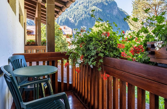 Apartment 'Cesa Soramurat Appartamento 4' with Mountain View, Shared Garden and Wi-Fi