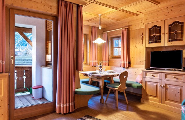 Apartment "Cesa Valeria App Monika" with Mountain View, Shared Garden & Wi-Fi