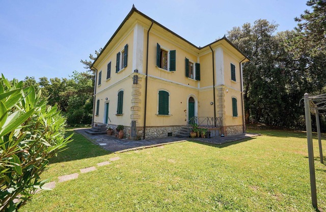 Apartment 'Cesari' with Shared Garden