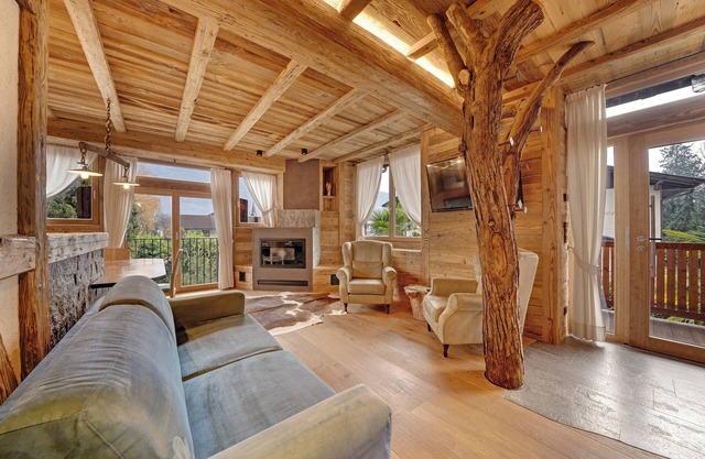 Apartment 'Chalet Deluxe' with Mountain View, Shared Garden and Wi-Fi
