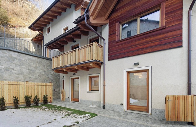 Apartment 'Chalet Emma Isolaccia' with Mountain View, Private Terrace and Wi-Fi