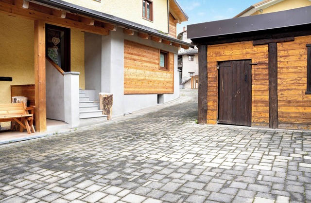 Apartment 'Chalet Provenzale Trilocale' with Shared Garden and Wi-Fi