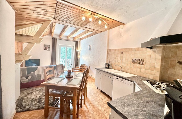 Apartment 'Chez Zoë Au Chalet De Segure' with Mountain View, Shared Garden and Wi-Fi
