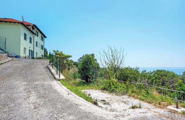 Apartment 'Chiara Du Ciapin - Osservatorio' with Sea View, Shared Garden and Air Conditioning