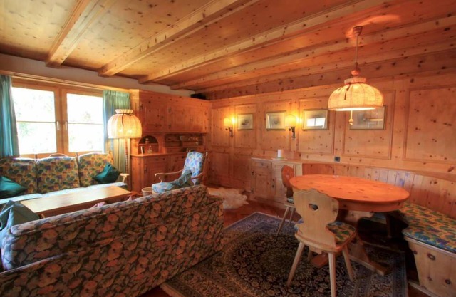 Apartment Christina - Central 3.5-Room Apartment with Balcony in Pontresina
