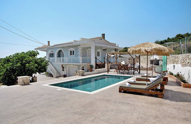 Apartment 'Christine's House' with Private Pool, Wi-Fi and Air Conditioning