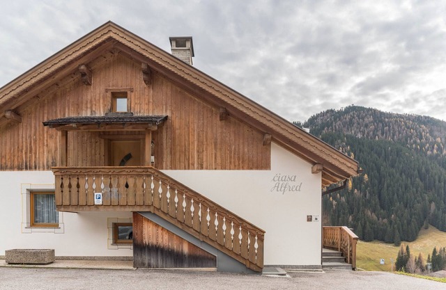Apartment 'Ciasa Alfred' with Mountain View, Wi-Fi & Balcony