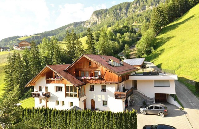 Apartment 'Ciasa Mirio Mirio' with Mountain View, Balcony & Wi-Fi