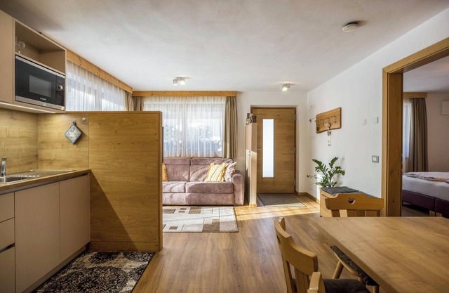 Apartment 'Ciasa Rungg App Pares' with Mountain View, Garden & Wi-Fi