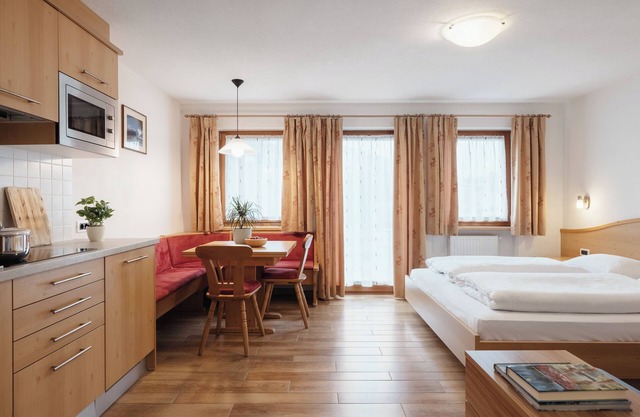 Apartment "Ciasa Willy Lavarella" with Mountain View & Wi-Fi