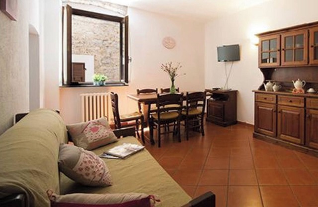 Apartment 'Ciclamino' with Shared Pool, Shared Garden and Wi-Fi