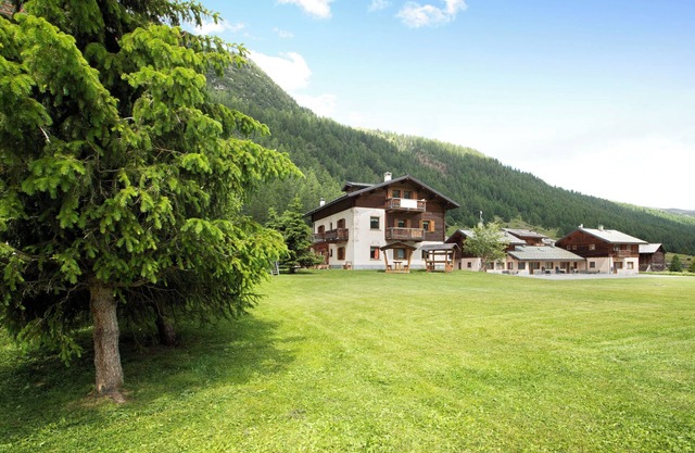 Apartment Cirmolo Chalet Cambra with Mountain View, Wi-Fi, Terrace & Garden