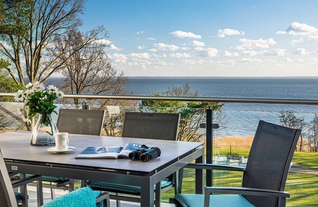 Apartment cliff edge with penthouse flair - oasis on the lagoon - cliff edge 7-12