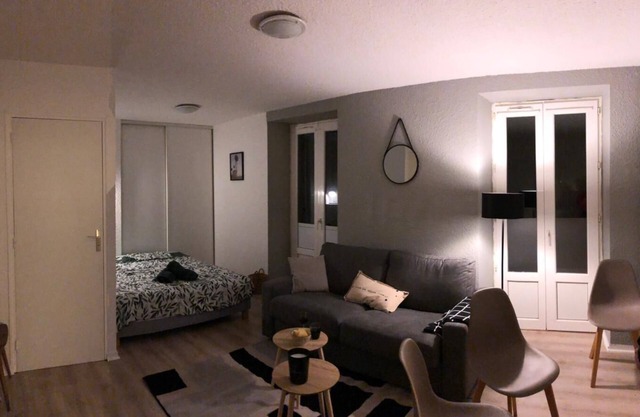 Apartment close to beaches and shops. Balcony with sea view. Seaside resort.
