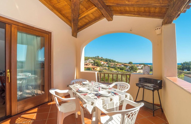 Apartment Close to the Beach with Balcony, Sea View & Air Conditioning