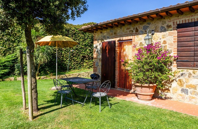 Apartment 'Coccinella' with Shared Pool, Wi-Fi and Air Conditioning
